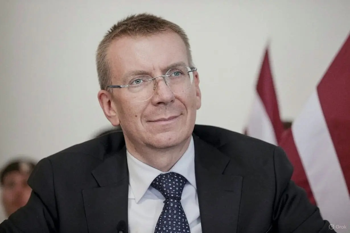 Latvija svarsto išardyti traukinio bėgius siejančius šalį su Rusija