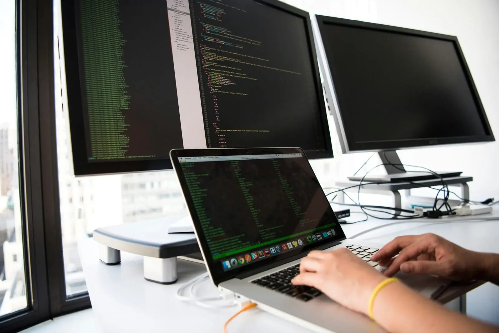 Briuselis neatsisako „Chat Control“ planų: privatumo gynėjai įspėja dėl masinės žinučių stebėsenos