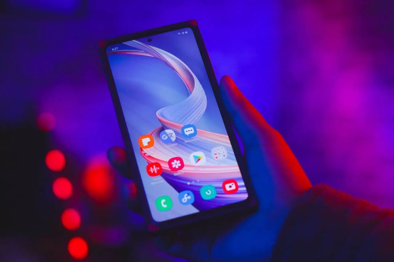Ženklai, kad jūsų telefonas yra stebimas