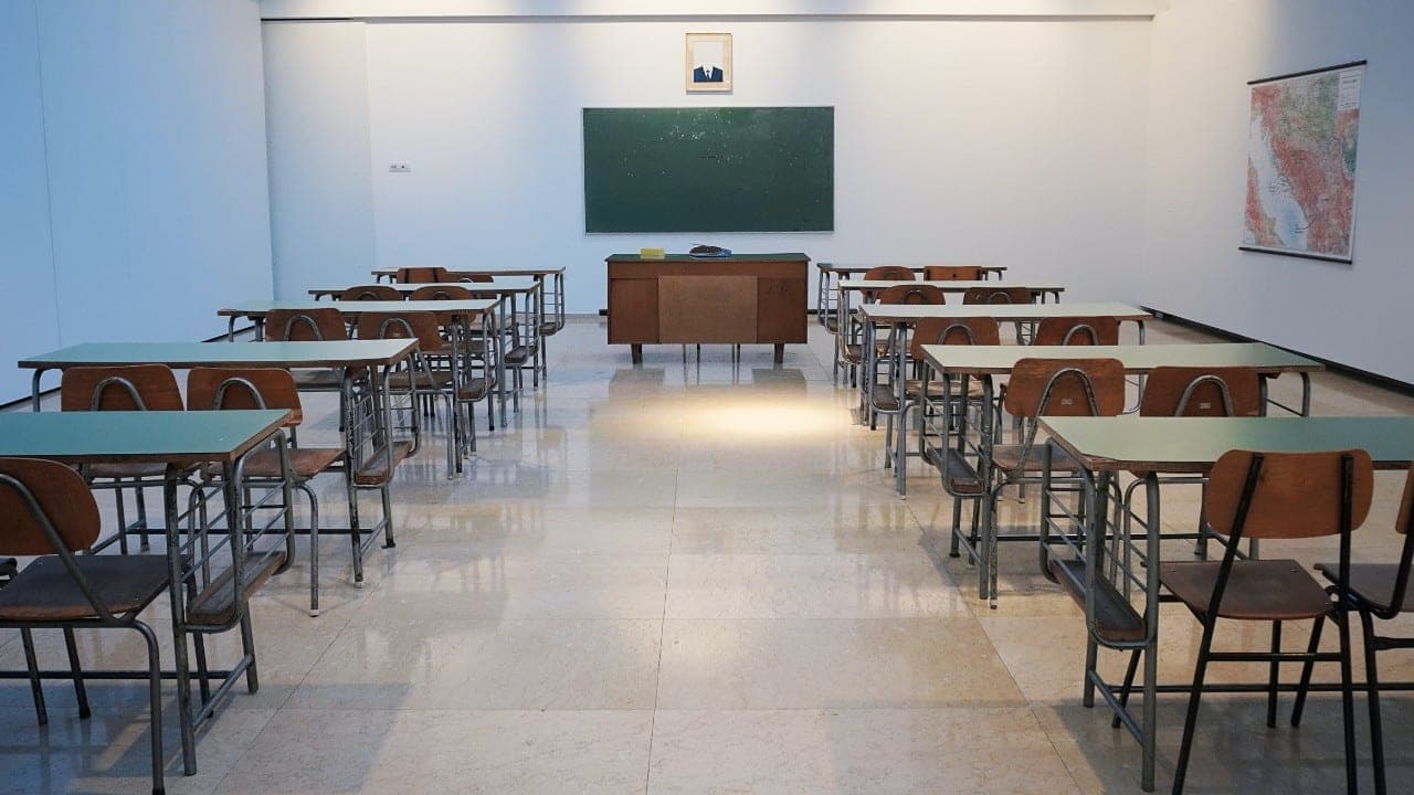 Valstybines mokyklas naikina, kad sukurtų geresnes sąlygas privačioms?