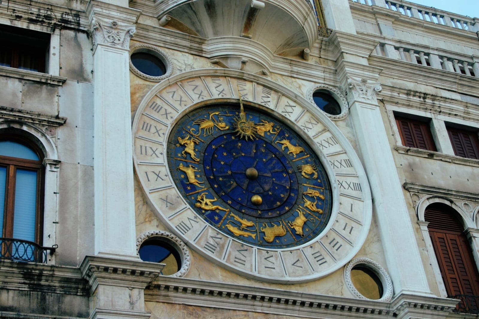 Zodiako ženklai-melagiai: kodėl jie meluoja?