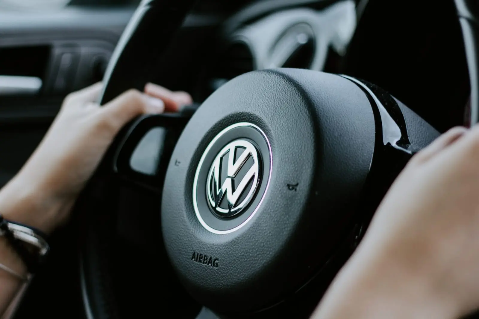 Atsistatydina į skandalus įsivėlęs „Volkswagen vadovas