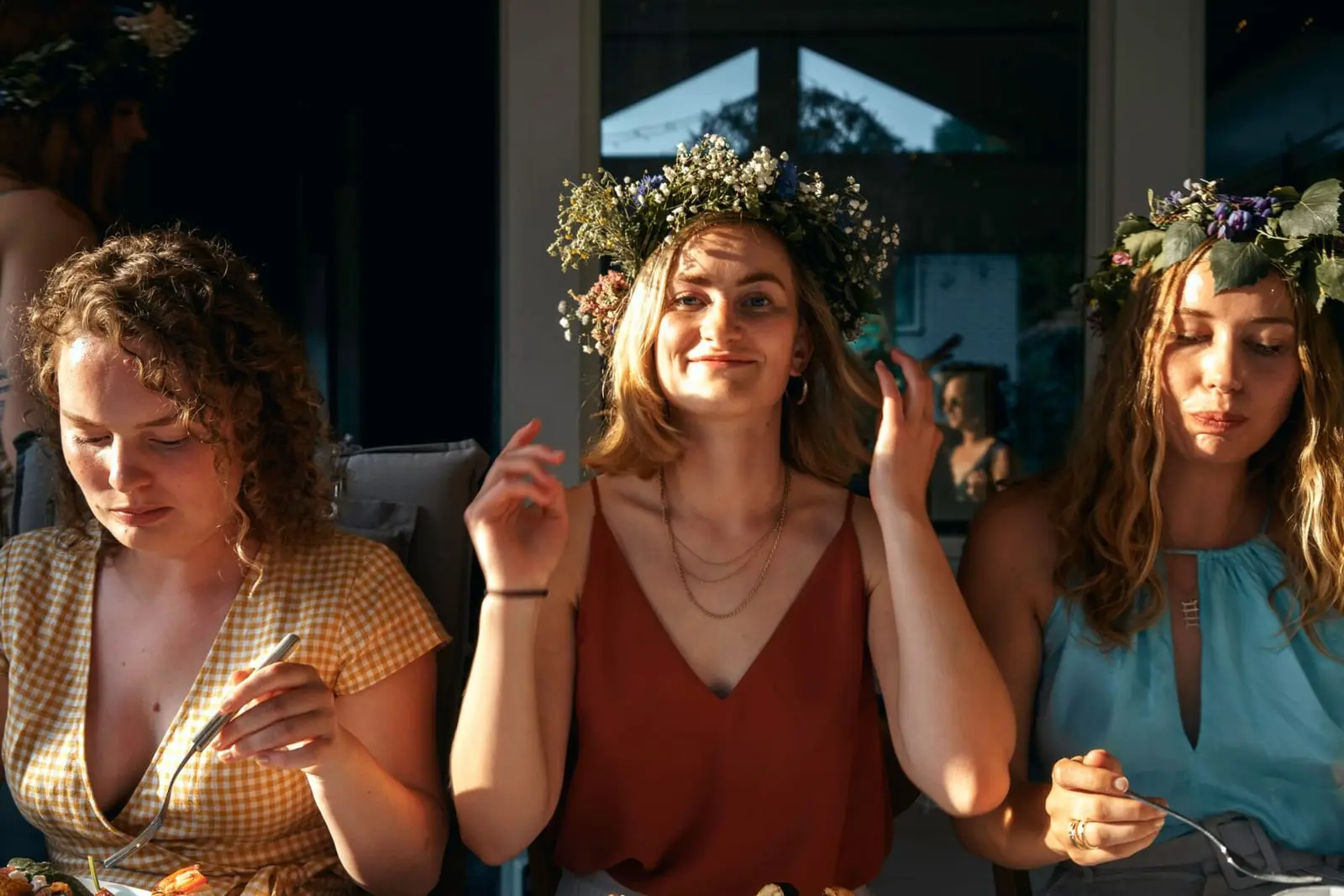 Jaunoji karta į tradicijas žvelgia atlaidžiau
