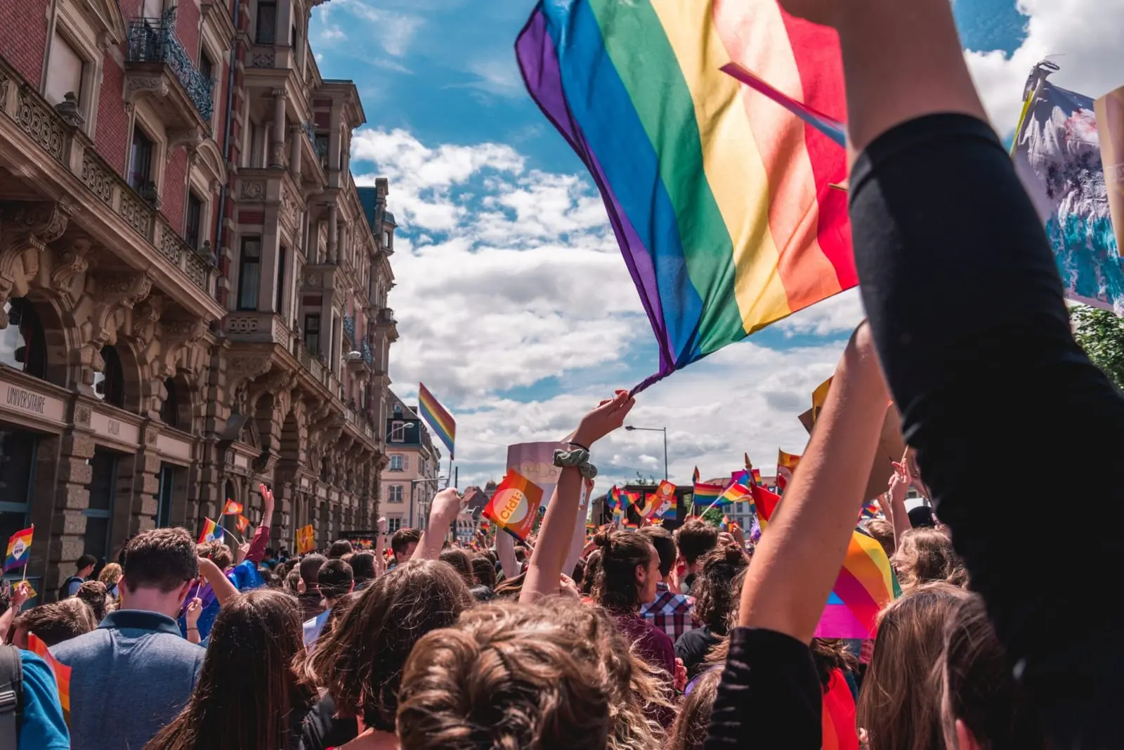 LGBTQ+ draugiškos parduotuvės pasitinka „Pride“ dieną