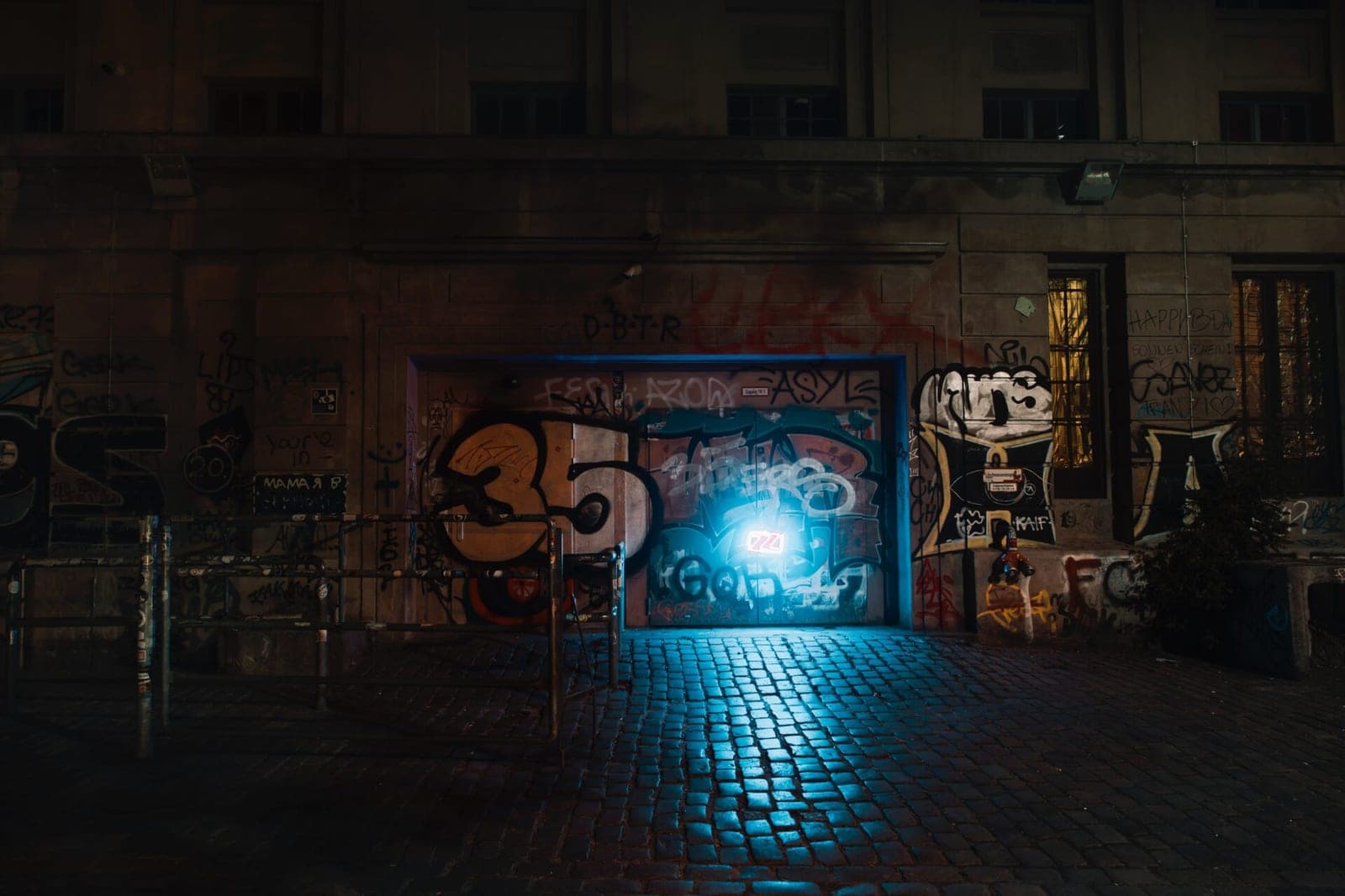 Dūriai adata bei rizikingi erotiniai žaidimai: „Berghain“ techno muzikos meka stebina net ir visko mačiusius