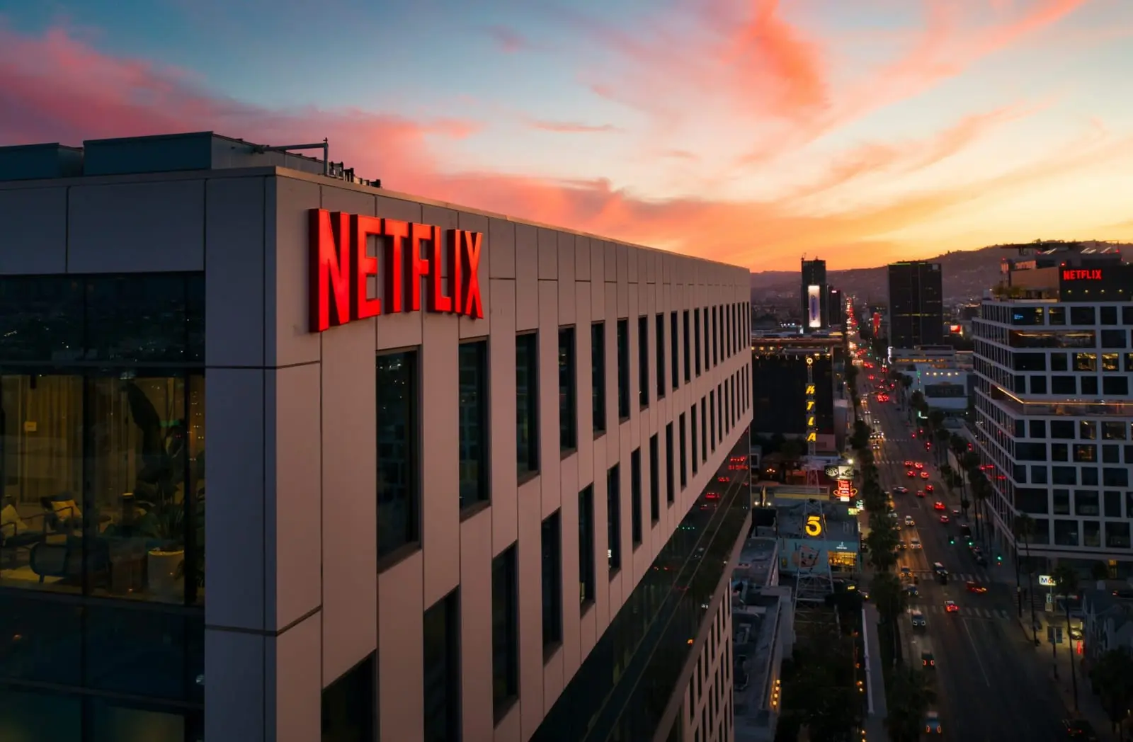 Po patirto nuosmukio „Netflix“ vėl pamažu stojasi ant kojų