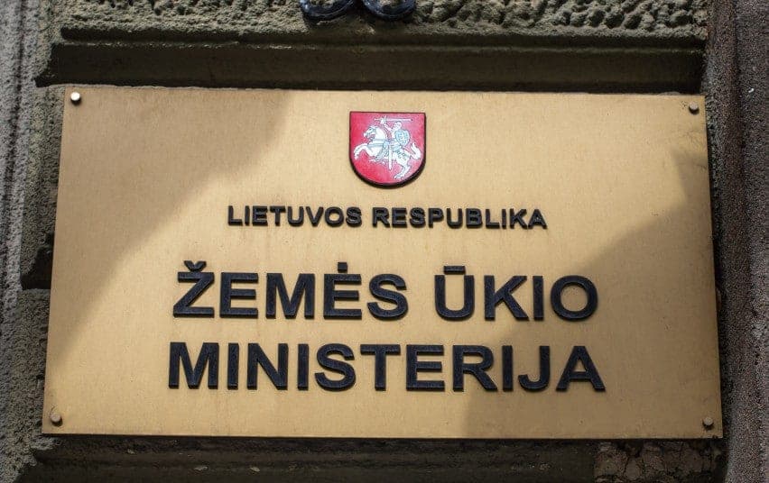 Valstybės pinigų švaistymo skandalas – atlyginimai siekė net ir po 18 tūkst. eurų