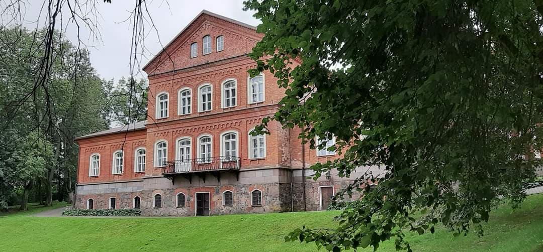 Molėtų krašto Alantos dvaras vilioja paslaptingais ir baugiais garsais bei ypatinga kava