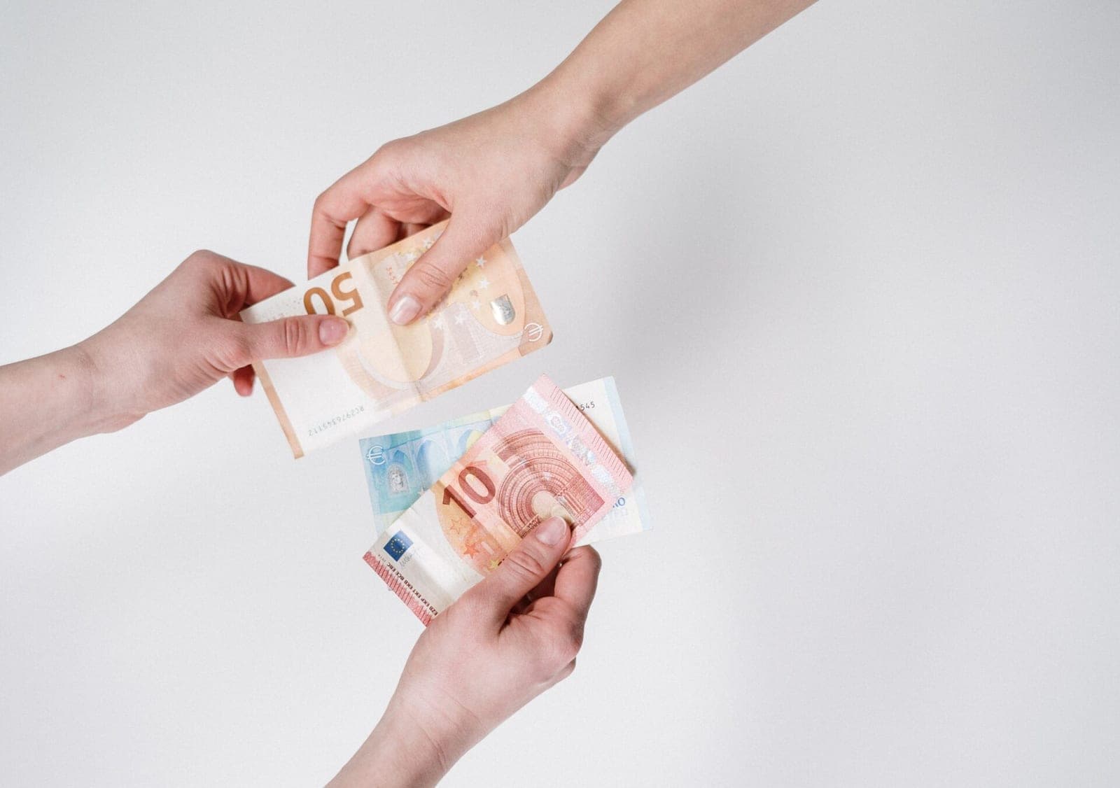 Už neteisėtai gautas sveikatos priežiūros paslaugas pasibeldžia net antstoliai: pernai išieškota net 2,2 mln. eurų žala