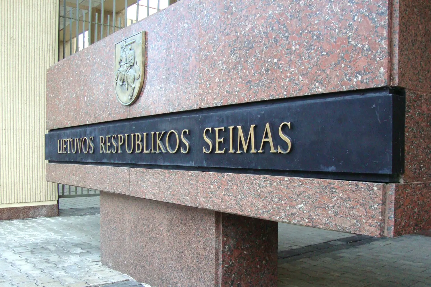Pakeitė Konstituciją: į Seimą – nuo 21-erių, o merus rinksime tiesiogiai
