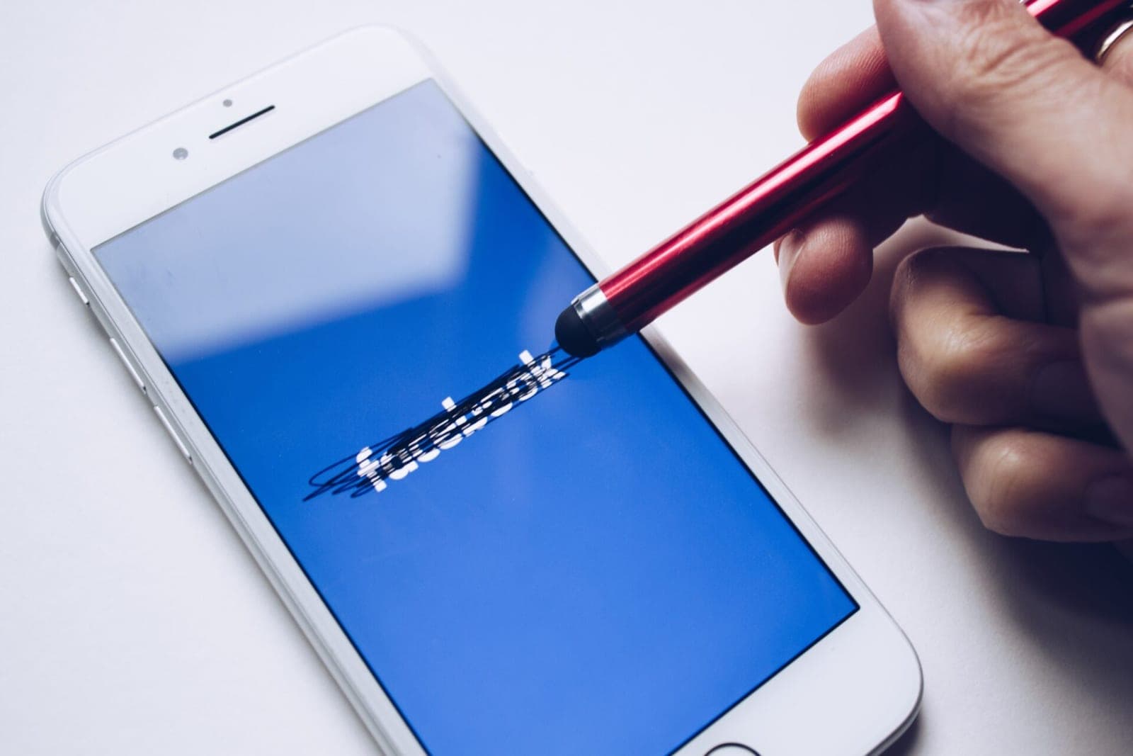 Pamirškite „Facebook“, susipažinkite su „Meta“