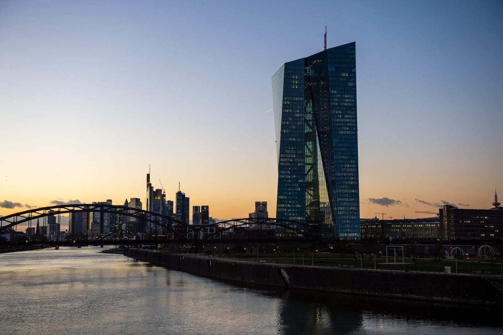 Europos centrinis bankas drastiškai pakėlė palūkanų normas