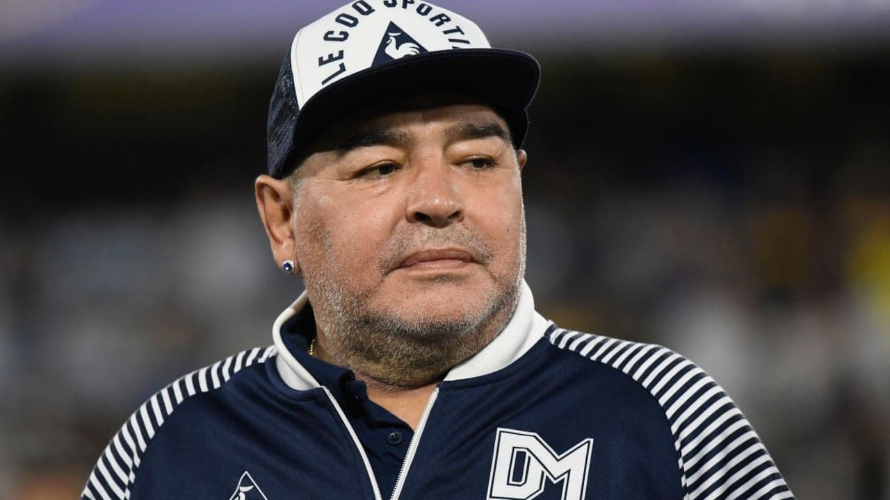 Mirė futbolo legenda Diego Maradona