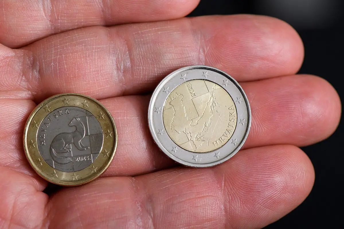 Patikrinkite piniginę: kai kurios 2 eurų monetos vertos šimtus ir tūkstančius eurų