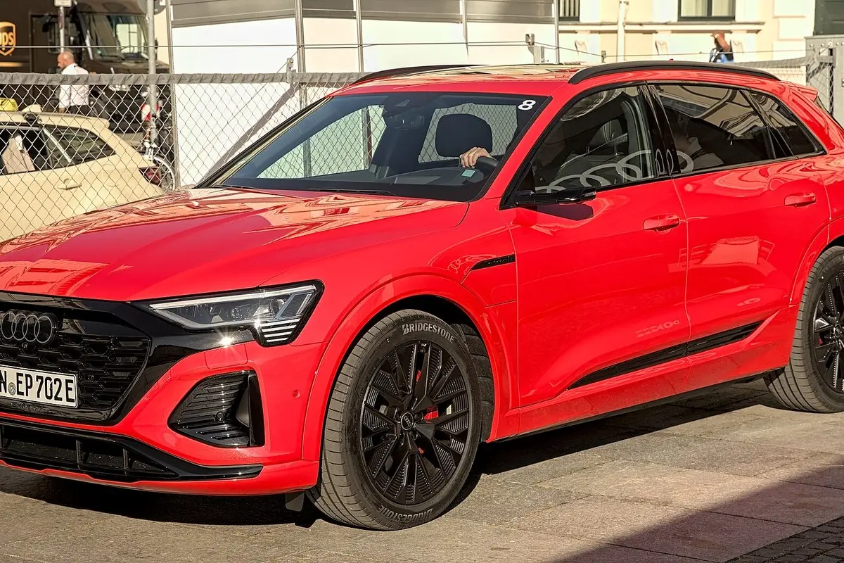 Audi e-tron ir Q8 e-tron: baterijos, įkrovimas, žiema ir e-tron Lietuvoje