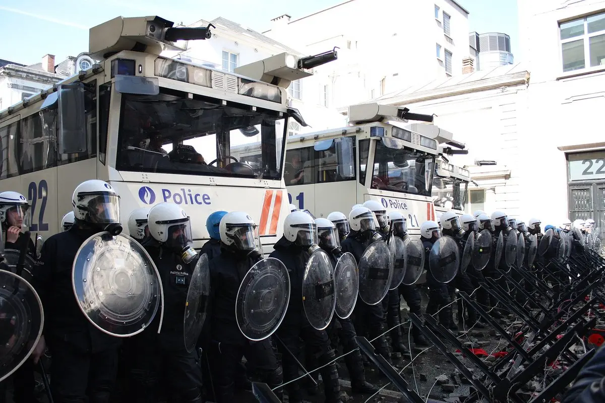 Pragyvenimo kainų protestai Belgijoje virto susirėmimais, Portugalijoje – eitynės trijuose miestuose