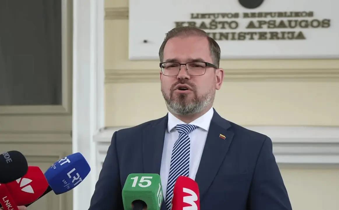 Dėl brokuoto kelio į Rūdninkų poligoną – griežtas ministro perspėjimas „Fegdai“: gali sulaukti rimtų pasekmių
