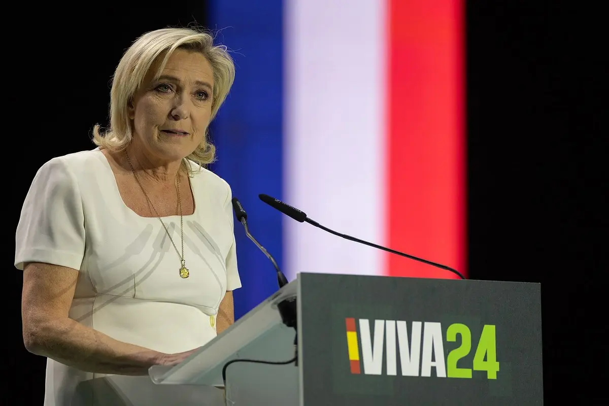 Marine Le Pen žada nutraukti Prancūzijos paramą Ukrainai ir siūlo debatus Zelenskiui