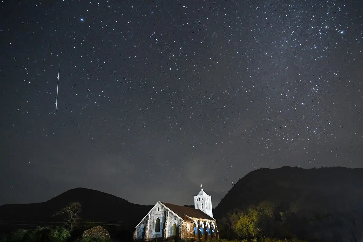 Meteorų lietus: Perseidai, Geminidai ir kiti meteorų srautai 2026–2027 m. ir kaip juos stebėti