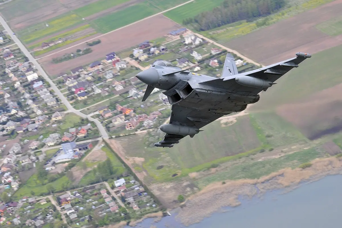 Į Lietuvą iš Lenkijos įskrido galimas dronas: Pasvalio rajone rastos nuolaužos