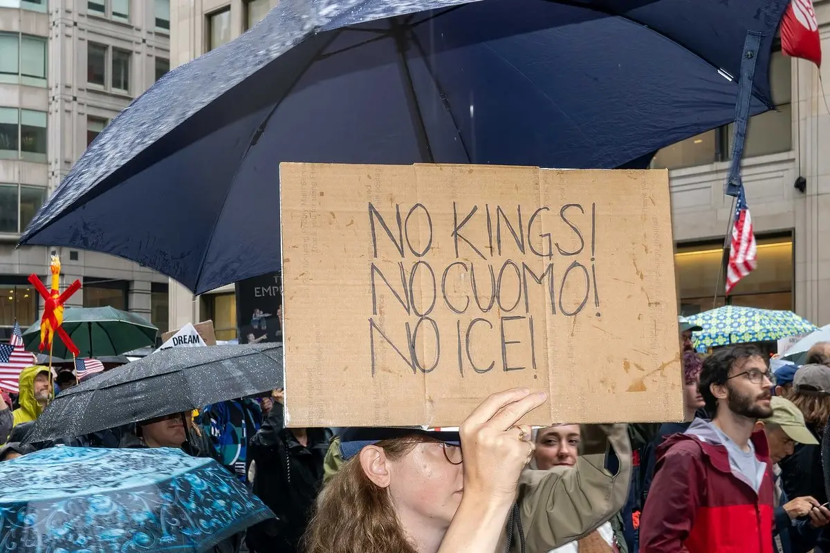 „Meta“ per protestus sustabdė „No Kings“ „Instagram“ paskyrą ir atsiprašė: judėjimas kalba apie cenzūrą