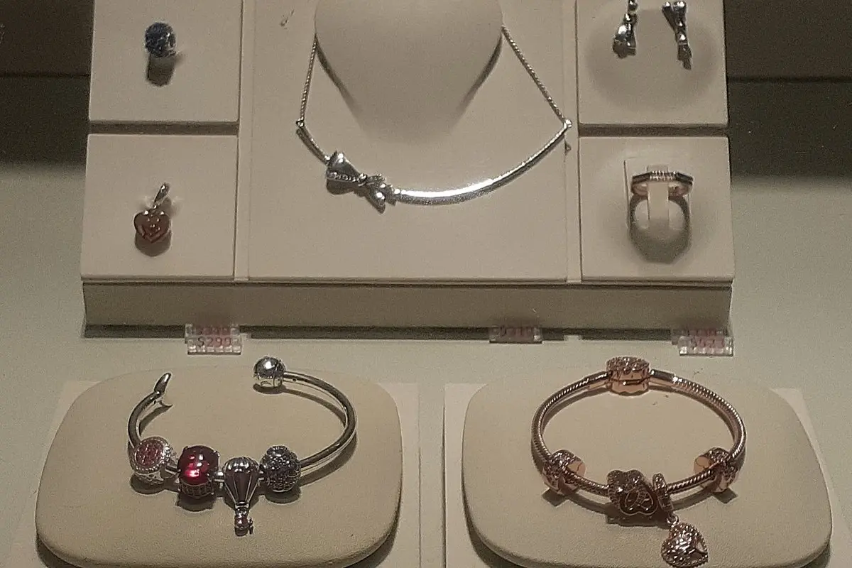 „Pandora“ Vietname atidarė didžiausią pasaulyje papuošalų gamyklą: 60 mln. papuošalų per metus