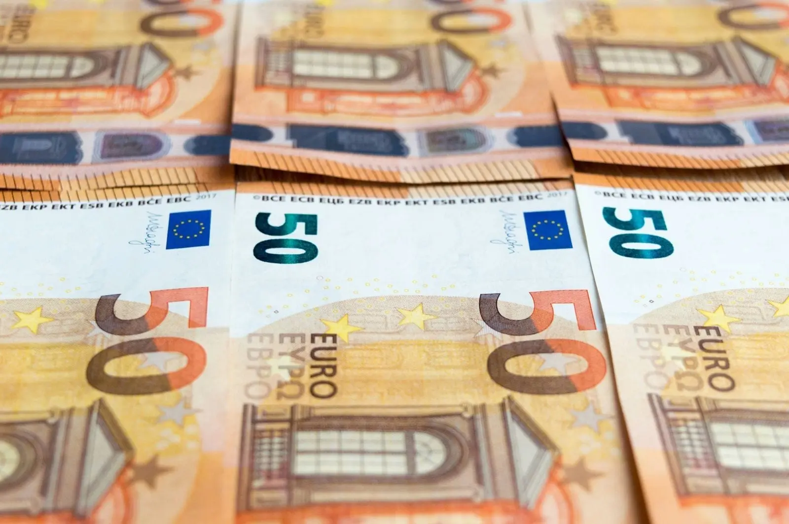 Pensijų fonduose – milijardai eurų, o lietuvių laukia skaudi realybė