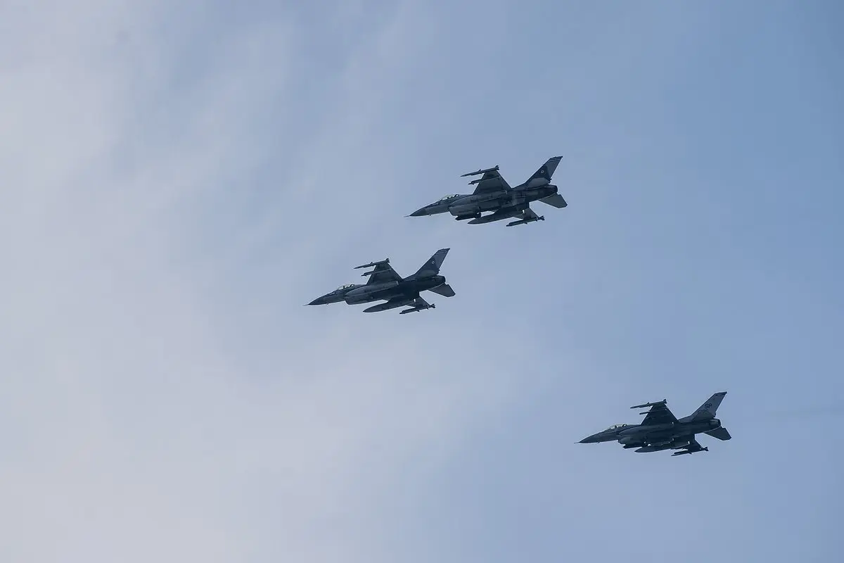 Rumunijos naikintuvai F-16 virš Juodosios jūros numušė du dronus