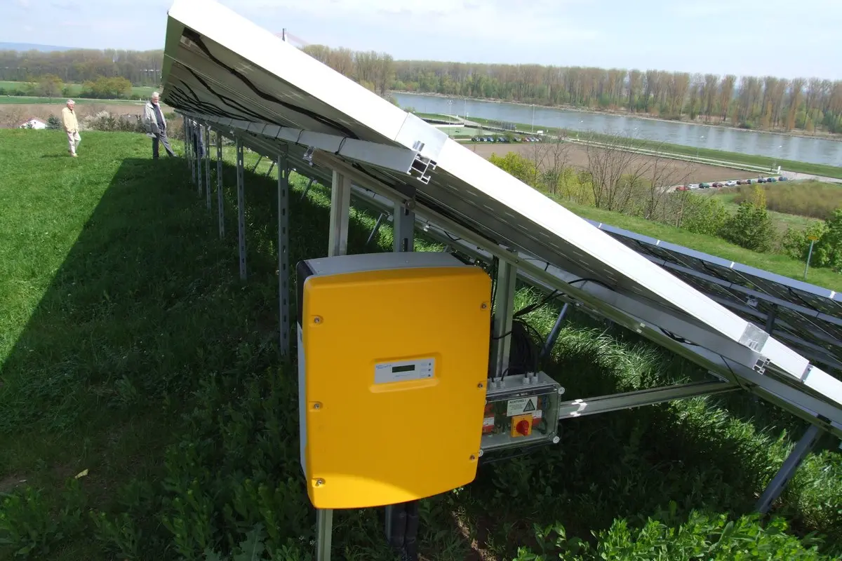 Inverteris saulės elektrinei: kaip parinkti galią, tipą ir gamintoją