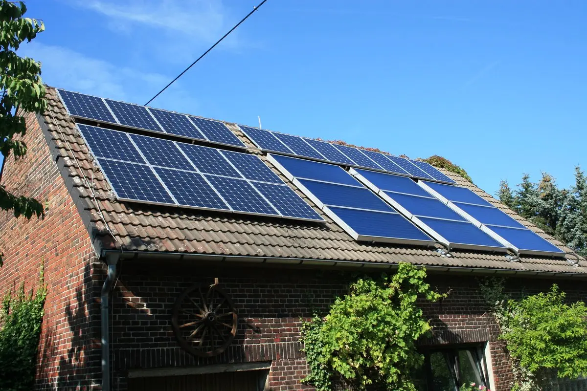 Parama saulės elektrinėms 2026: APVA dotacija, sąlygos, dokumentai ir planuojami kvietimai