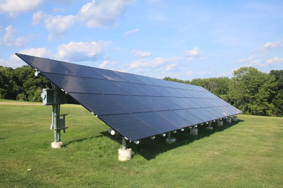 Saulės elektrinės skaičiuoklė: kokios galios reikia ir per kiek metų atsipirks