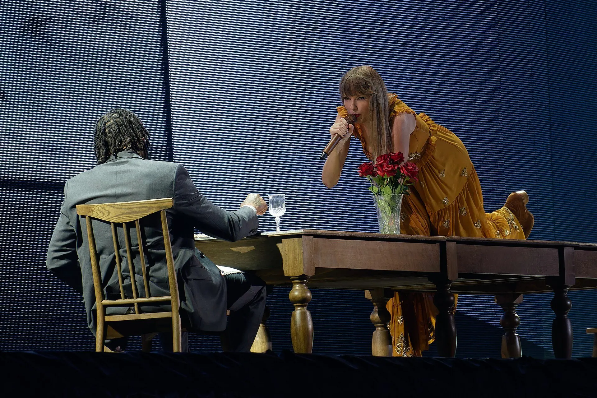 Taylor Swift pirmą kartą gyvai atliko „The Fate of Ophelia“ Kino akademijos muziejaus pokylyje