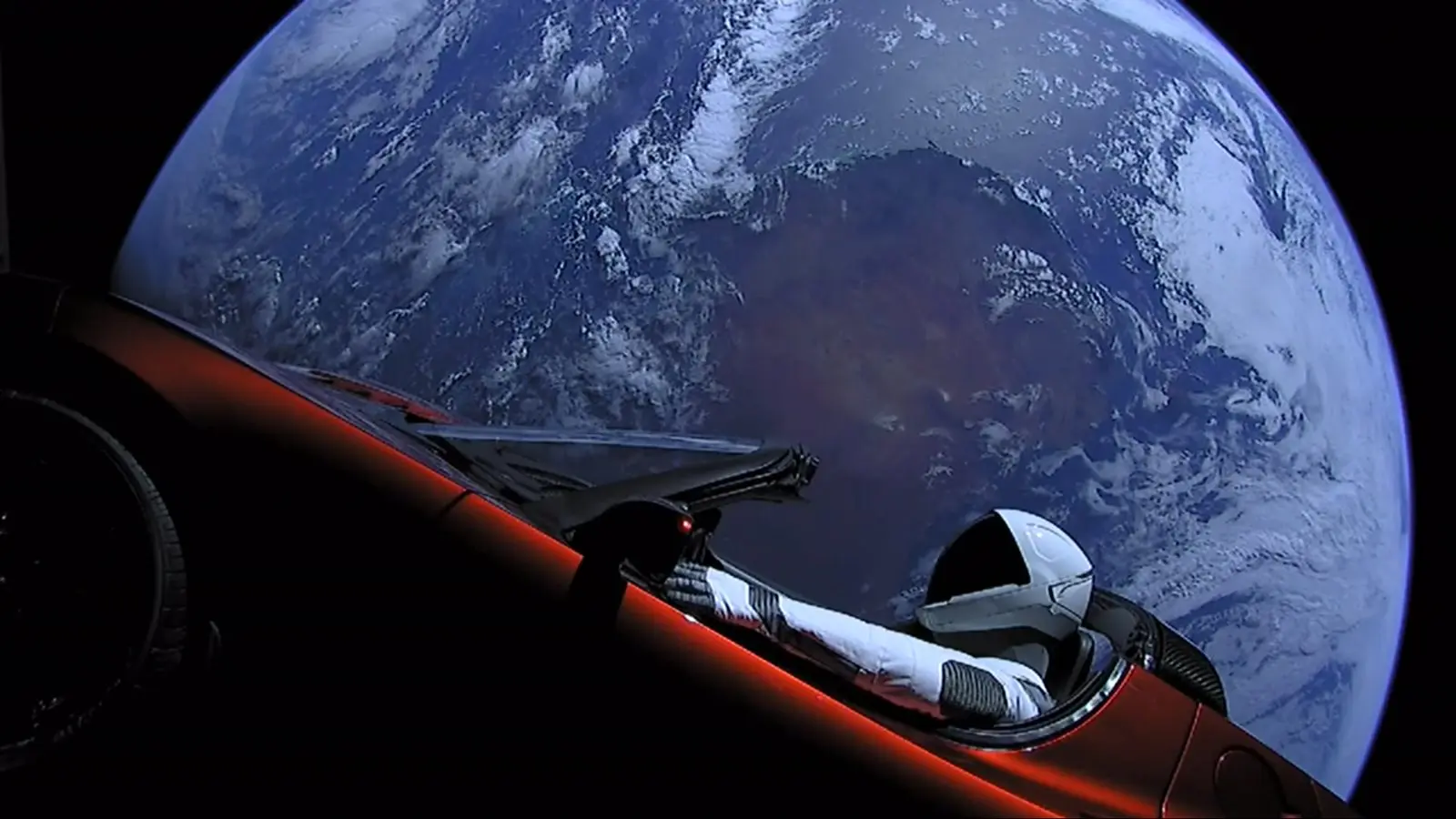 Tesla Roadster kosmose: Starman, „Falcon Heavy“ ir kur jis dabar