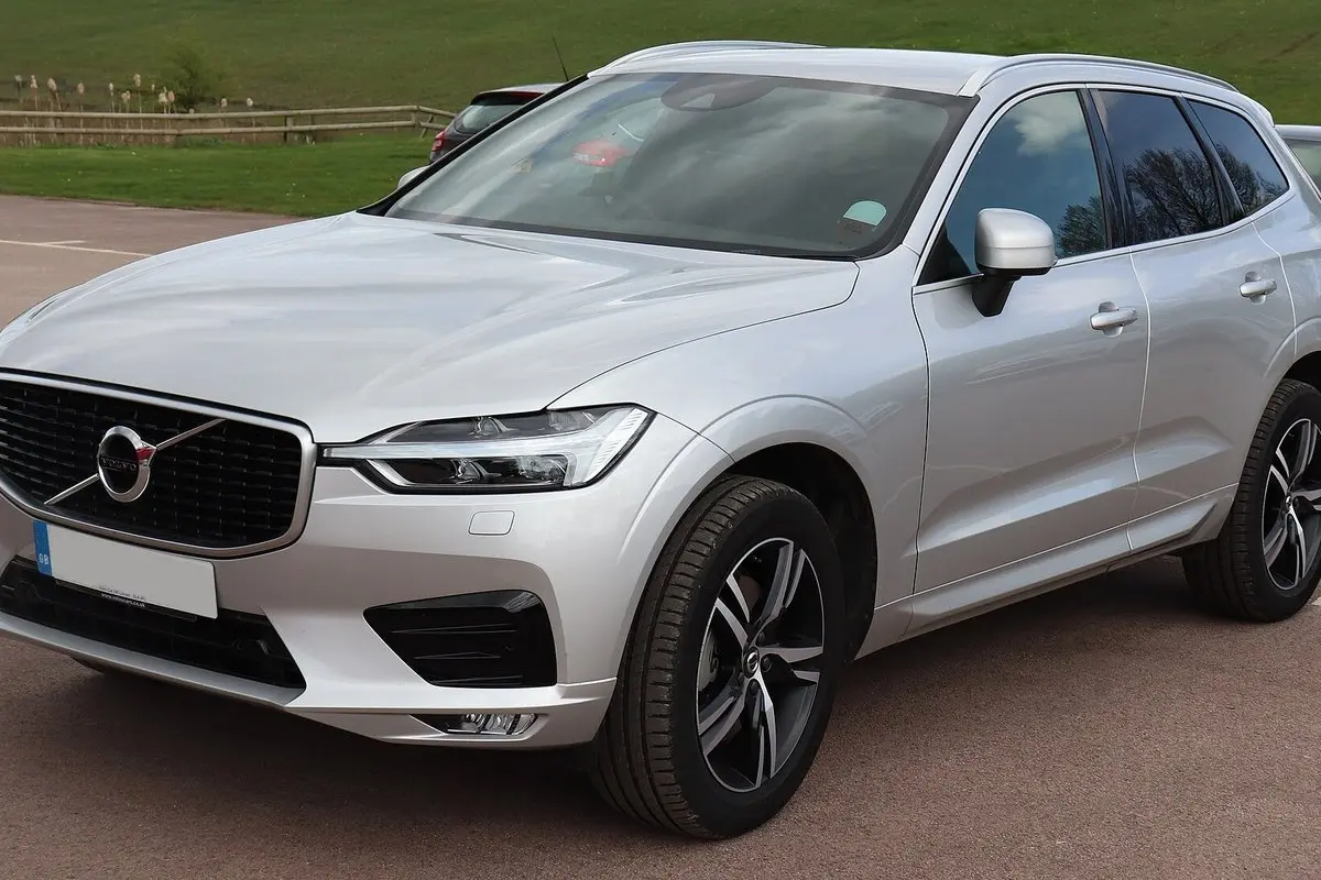 Volvo XC60: kartos, varikliai, matmenys ir palyginimas su Audi Q5, BMW X3 bei GLC