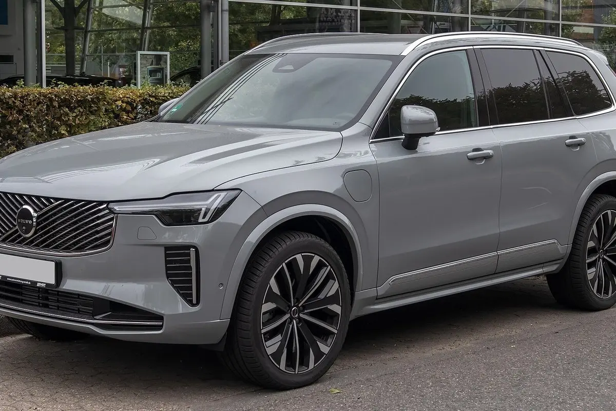 Volvo XC90: kartos, varikliai, septynios vietos ir palyginimas su BMW X5 bei Kodiaq