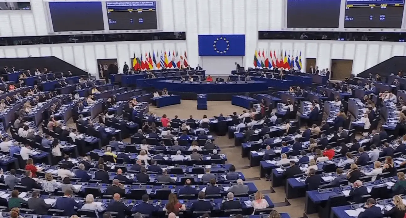 10 tūkst. eurų kas mėnesį: ar visi europarlamentarai užsidirba savo atlyginimą?