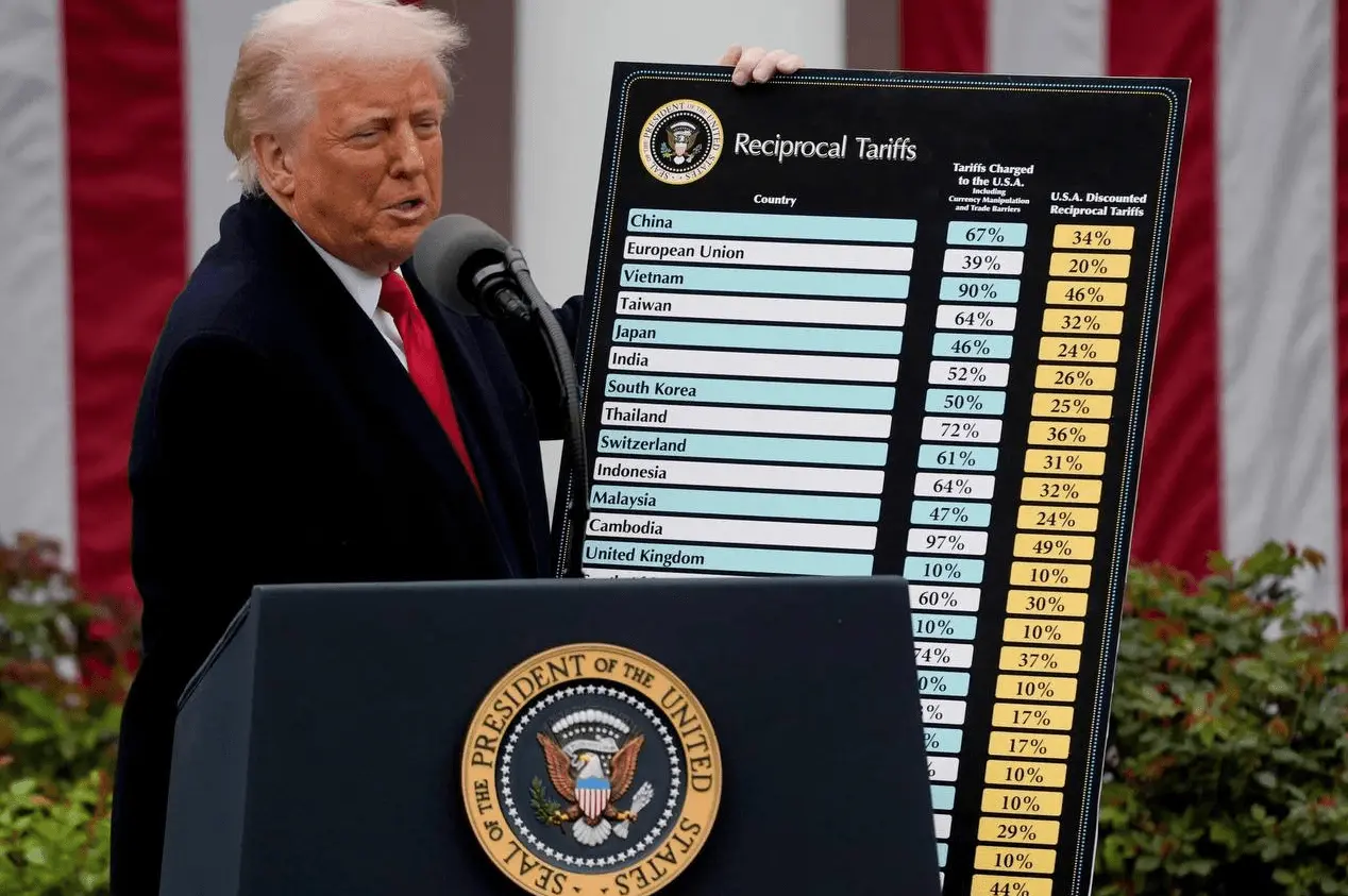 Nuo spalio – D. Trumpo muitų banga, įtraukiant 100 % tarifą vaistams