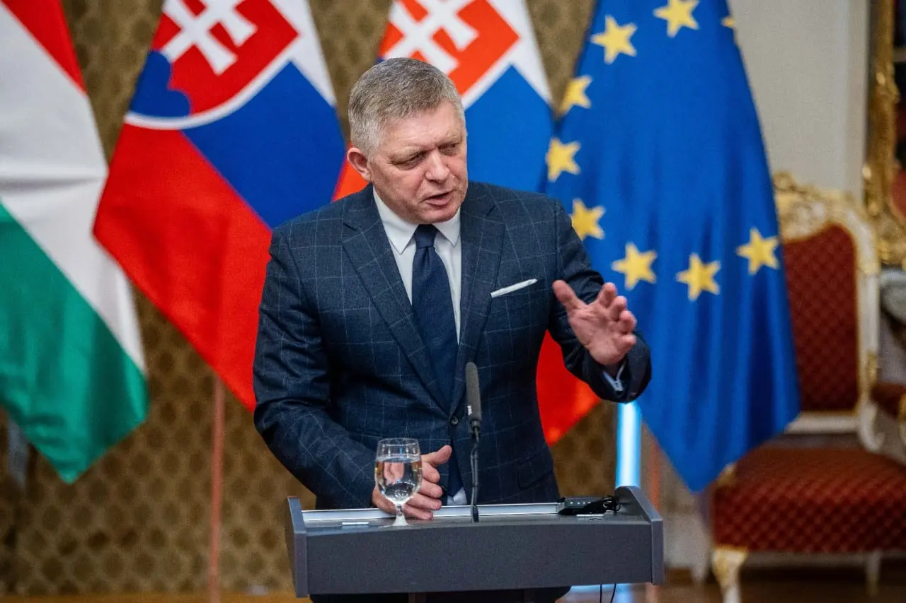 Slovakijoje tęsiantis protestams R. Fico praranda parlamentinę daugumą