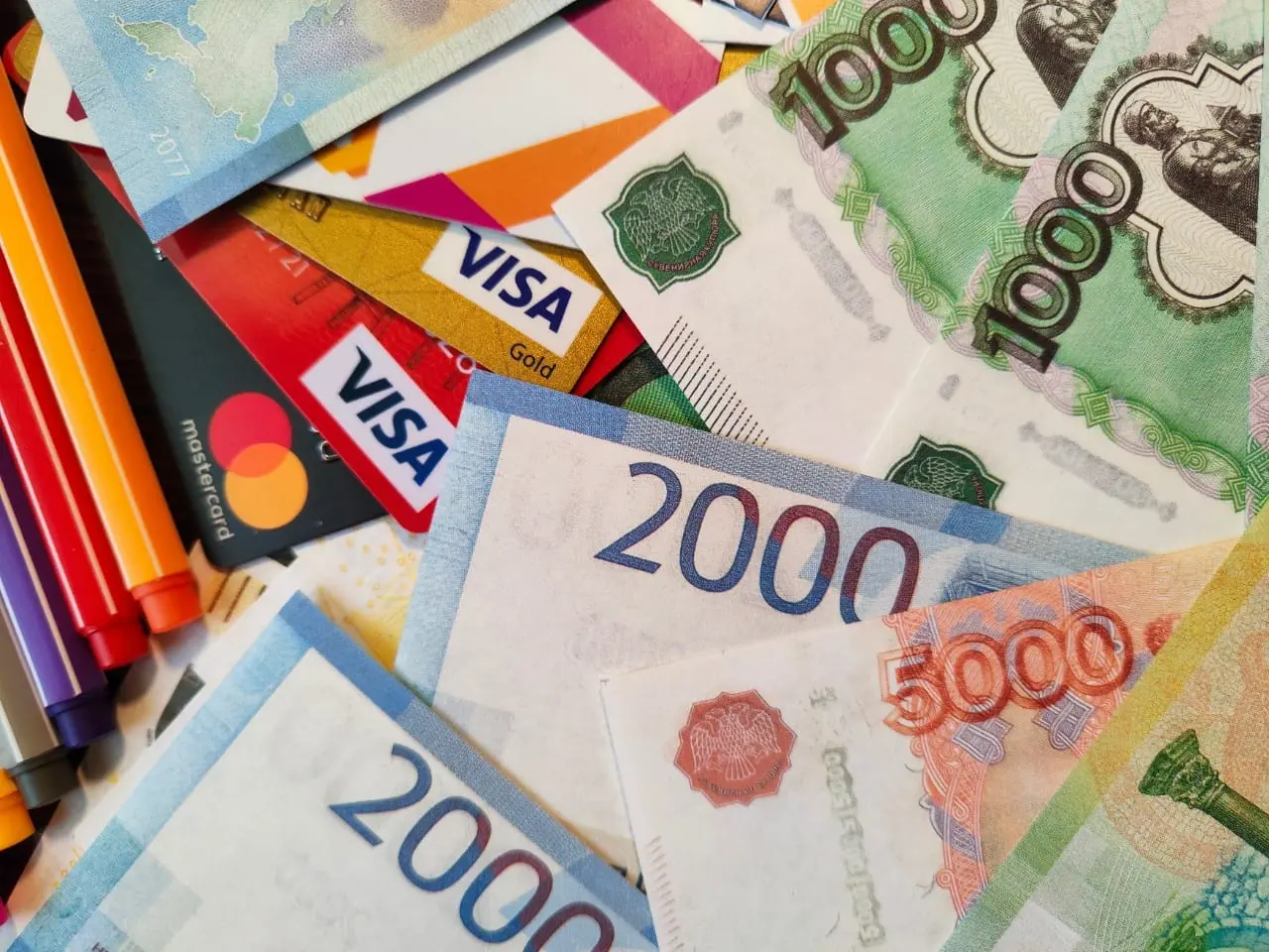 JAV bankų griūtis: vertę prarandantis doleris, pinigus atsiimti norinčiųjų eilės ir poveikis Europai