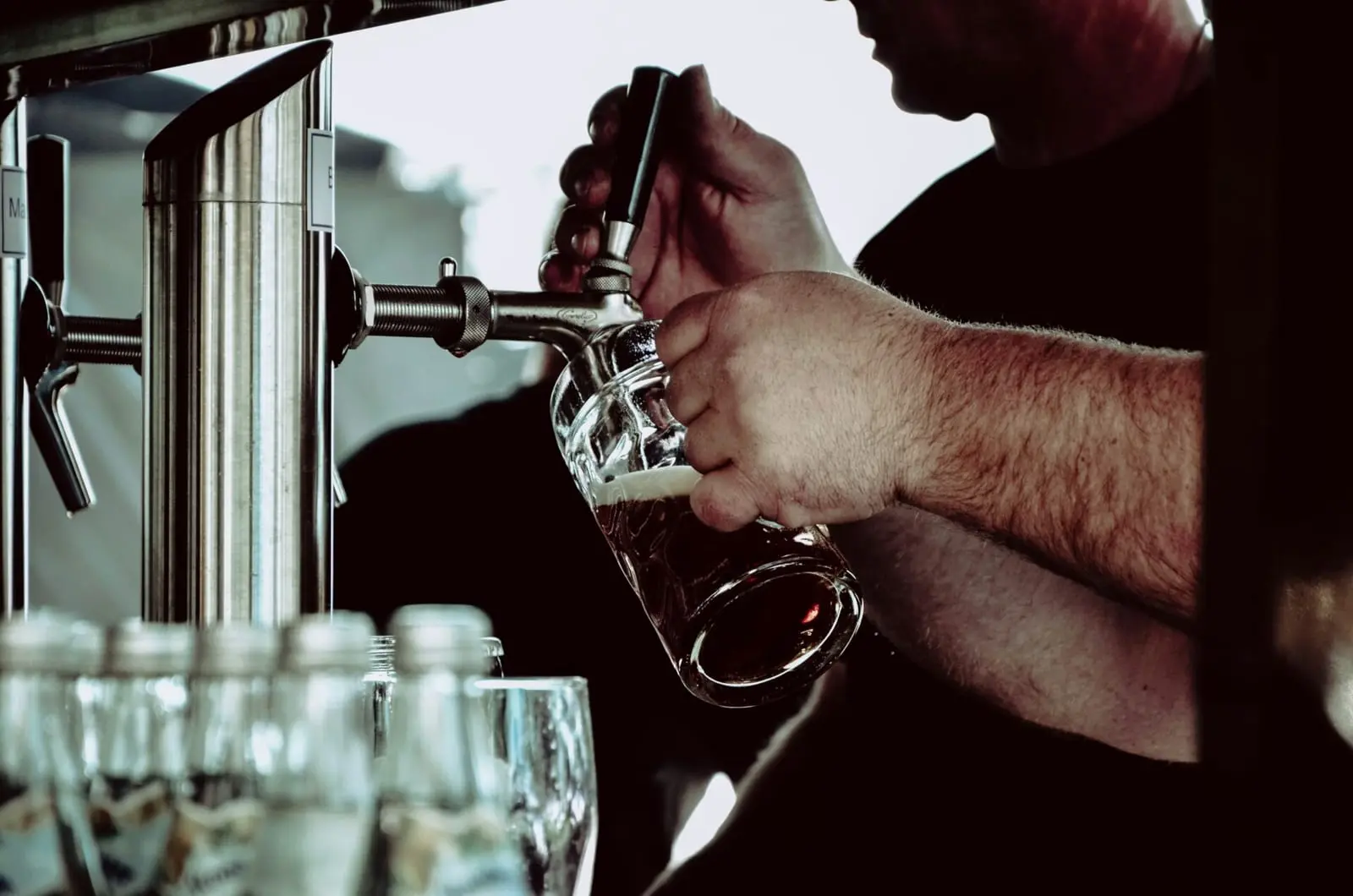 Alkoholio vartojimas didina 6 rūšių vėžio riziką