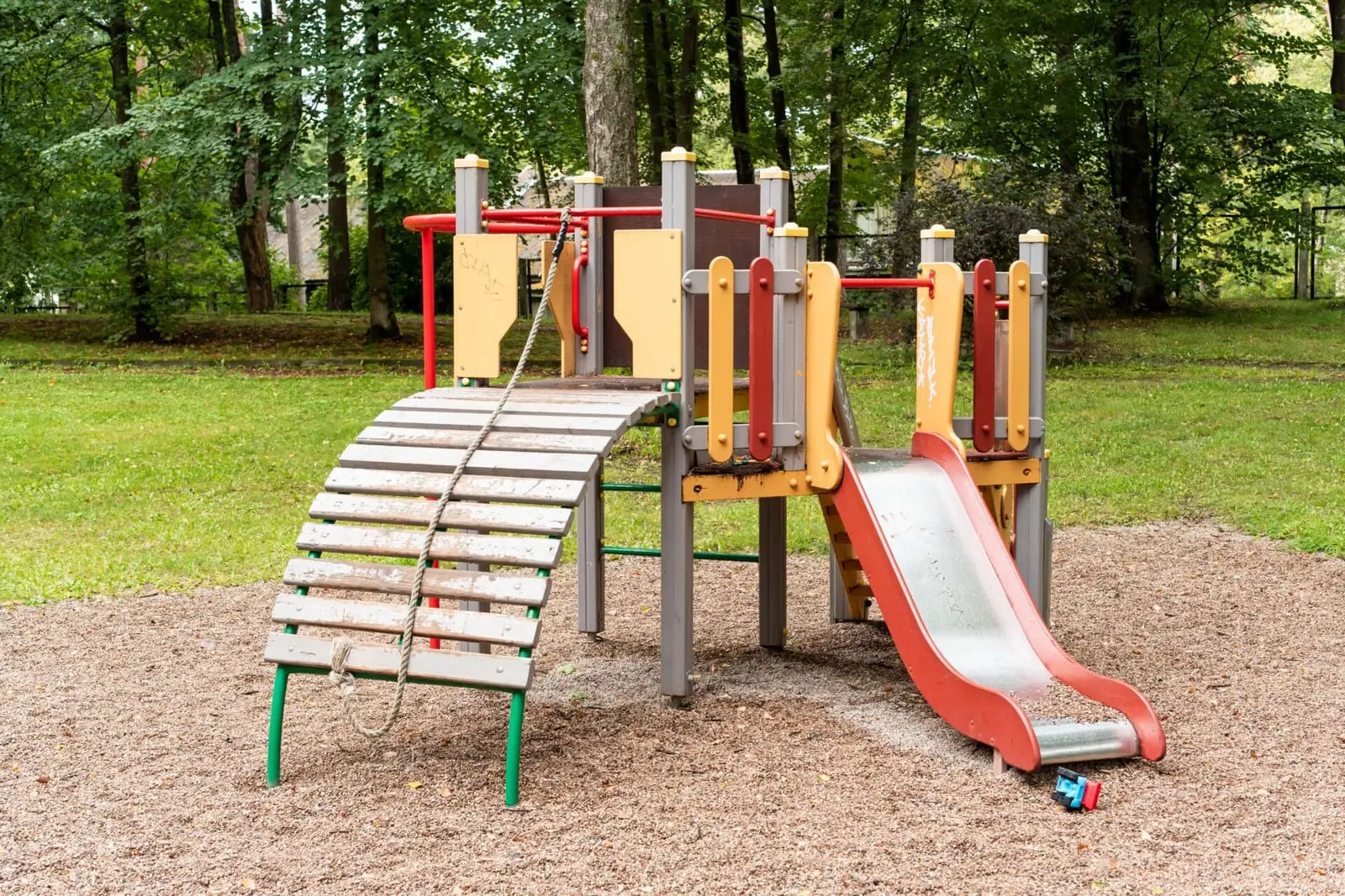 „Turėdavau prašyti, kad mane užneštų laiptais“: Tarnyba pripažino diskriminaciją Vilniaus darželyje