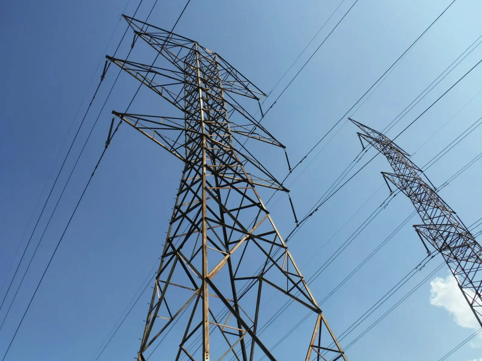 Audra „Goretti“ siaubia vakarų Prancūziją, palikdama 380 000 žmonių be elektros