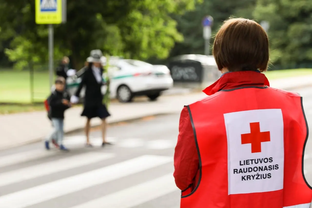 Mokiniams į pagalbą skuba policija su savanoriais