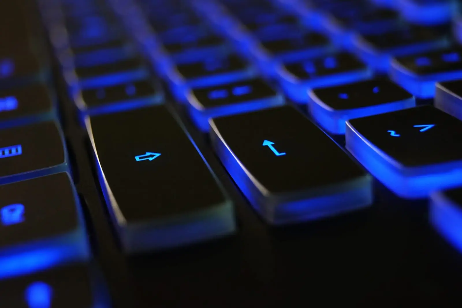 Technologijų naujienų puslapis taiso klaidas DI rašytuose tekstuose