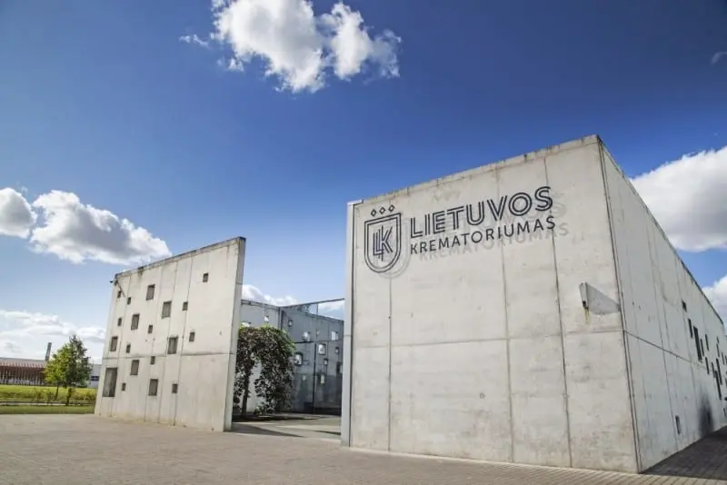 Naujos meno formos: pažiūrėti parodos ir į laidojimo namus, ir į krematoriumą