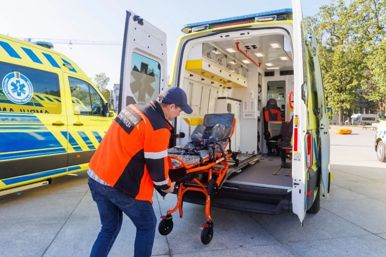 Šalia Klinikų gyvenanti kaunietė išsikvietė greitąją – informavo, kad gali tekti laukti ir 1,5 val.