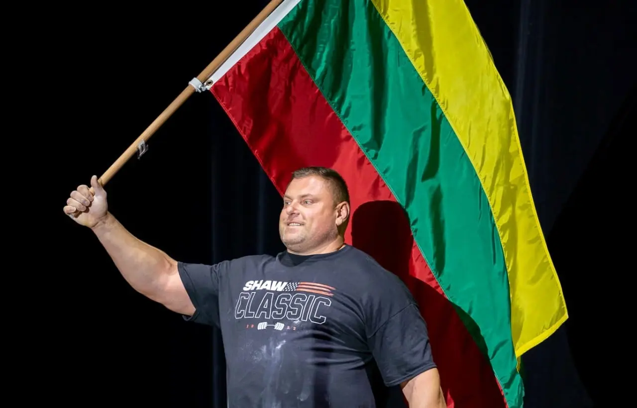 Raginimas iškelti Lietuvos trispalvę prilygintas naudingam Rusijai darbui