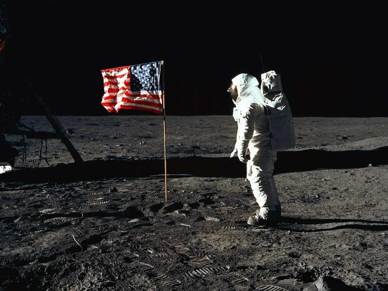 Prieš 55 metus amerikiečiai tiesiogiai transliavo iš Mėnulio, o TV3 net iš Paryžiaus stringa?