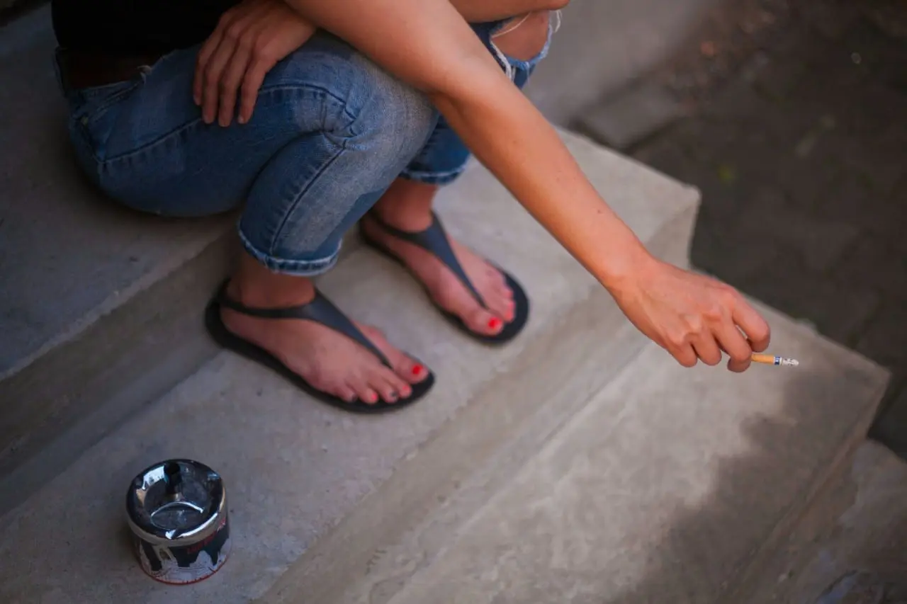Rūkančių nepilnamečių gali laukti baudos ir privaloma prevencijos programa