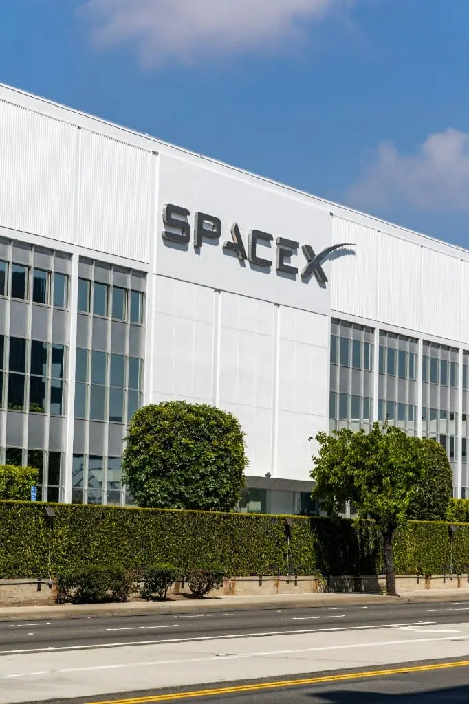 „SpaceX“ atidėjo kosmose įstrigusių astronautų gelbėjimo misiją dėl techninio gedimo